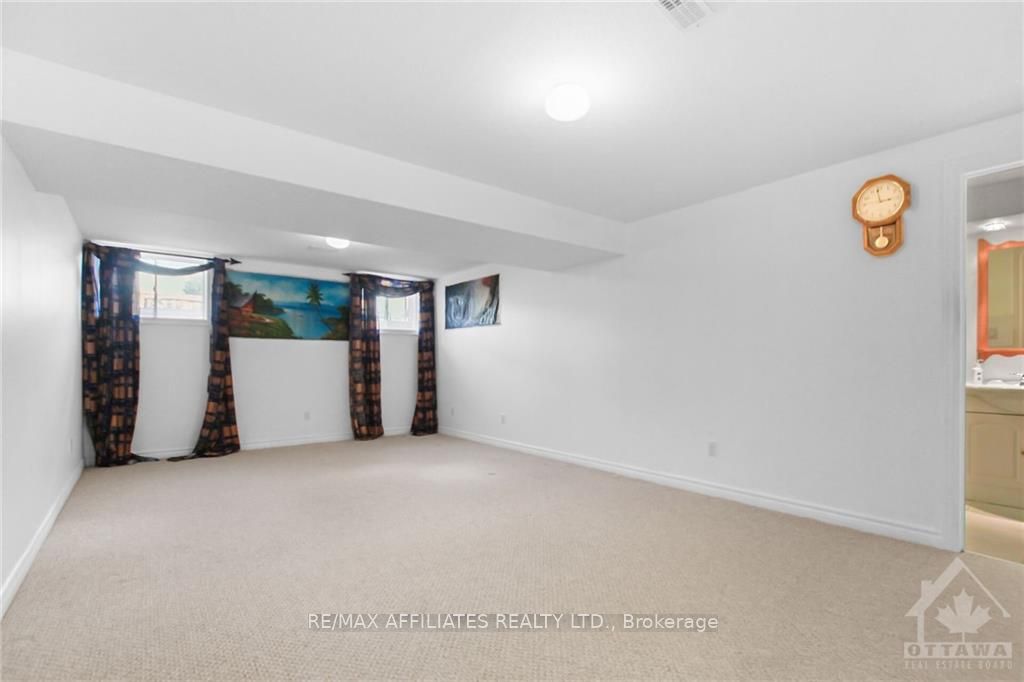 37 CRESTHAVEN Drive