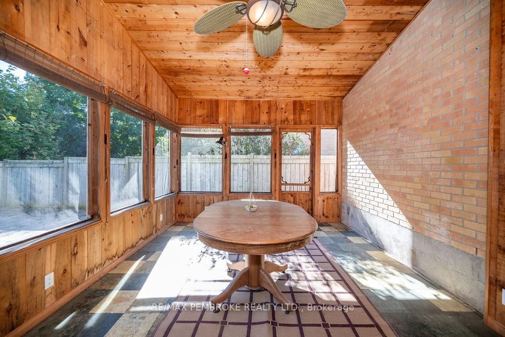 58 FRONTENAC Crescent