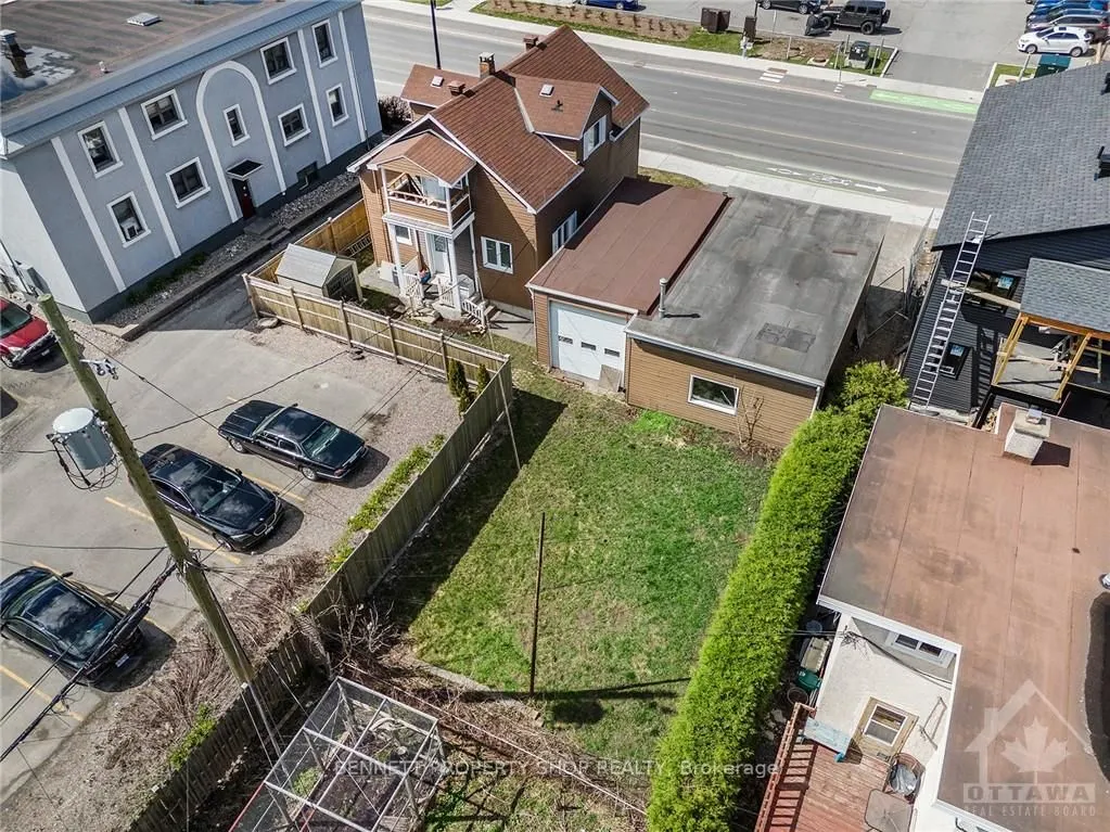 412 MONTREAL Road