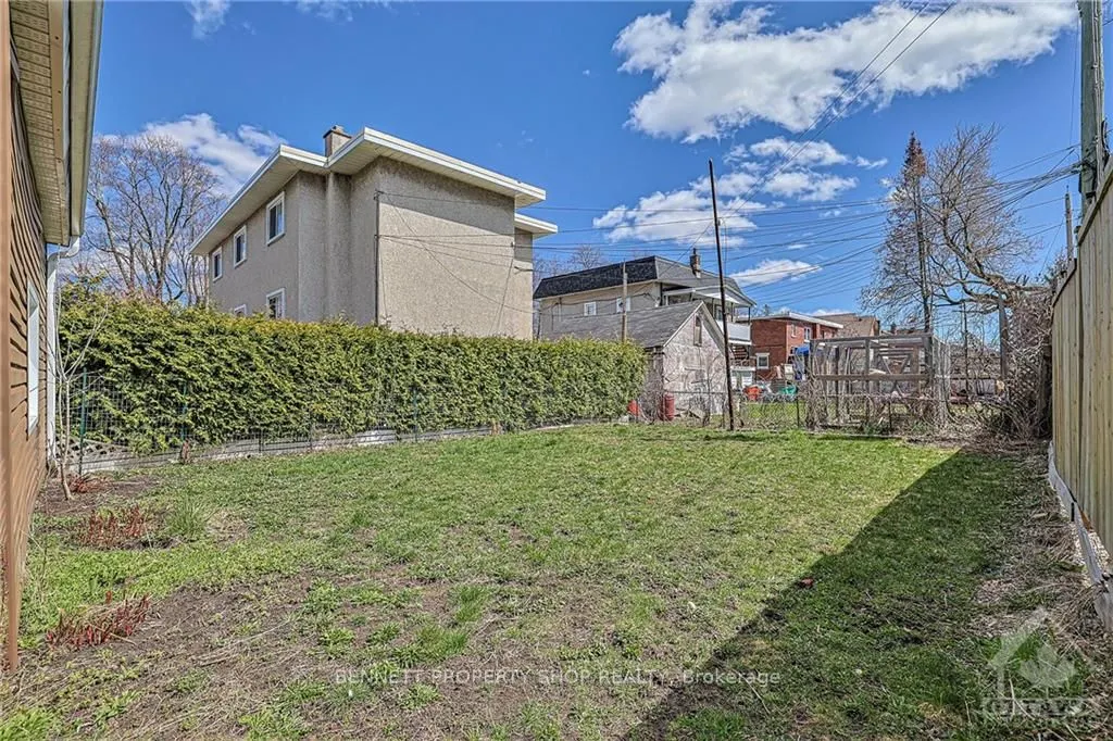 412 MONTREAL Road