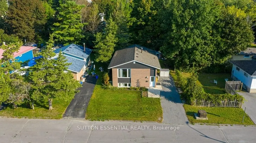64 WOODSTONE Crescent