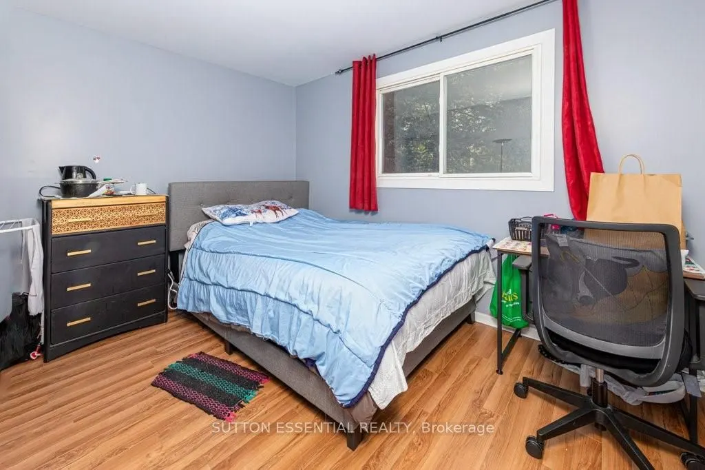 64 WOODSTONE Crescent