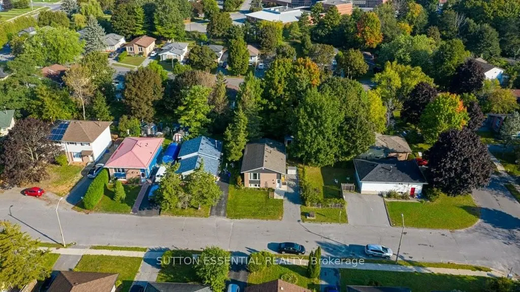 64 WOODSTONE Crescent