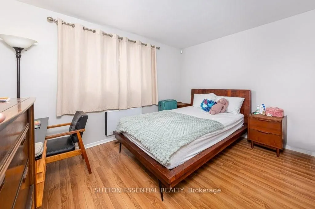 64 WOODSTONE Crescent