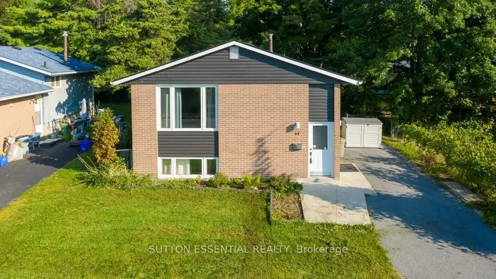 64 WOODSTONE Crescent