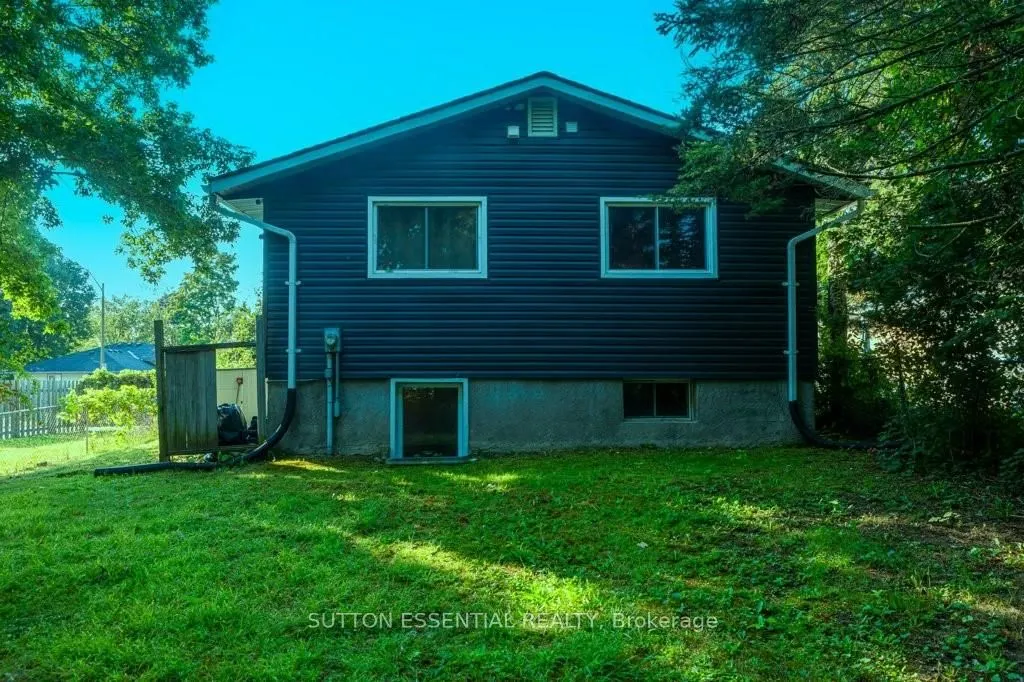 64 WOODSTONE Crescent