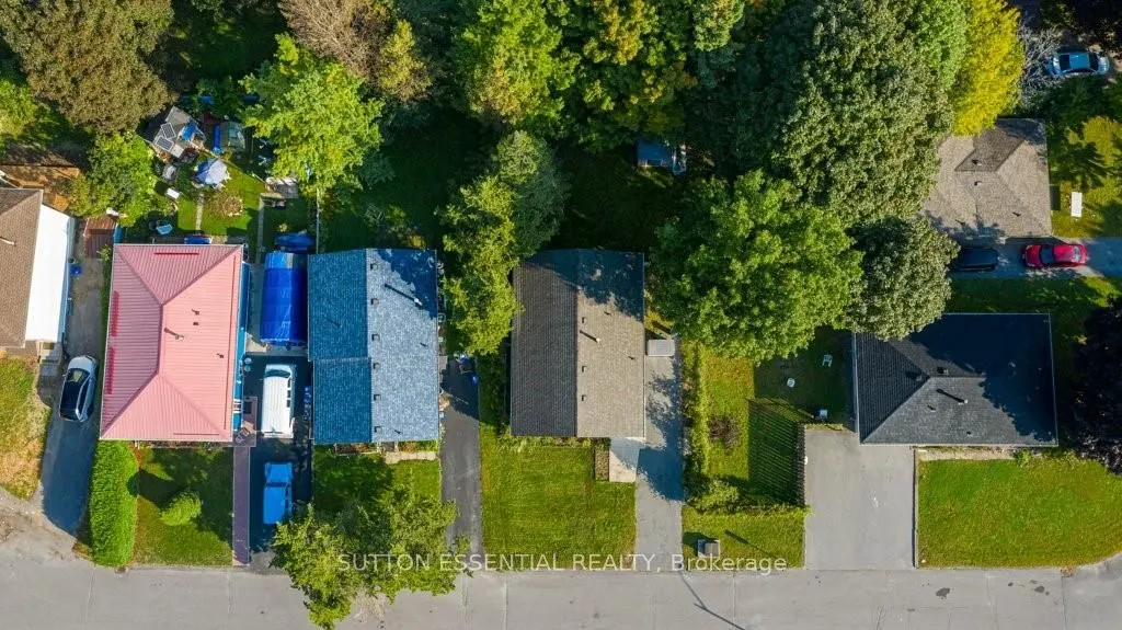 64 WOODSTONE Crescent