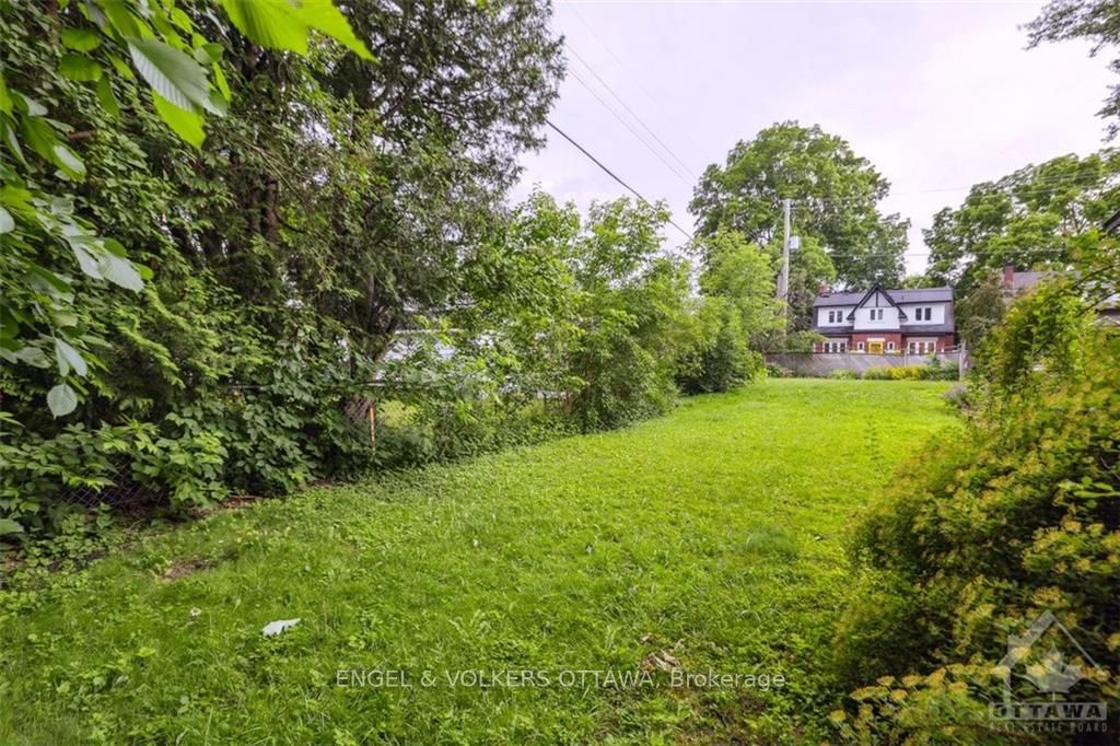 97 MARLOWE Crescent