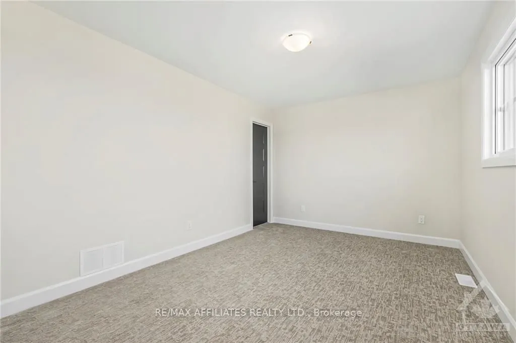 1035 CHABLIS Crescent