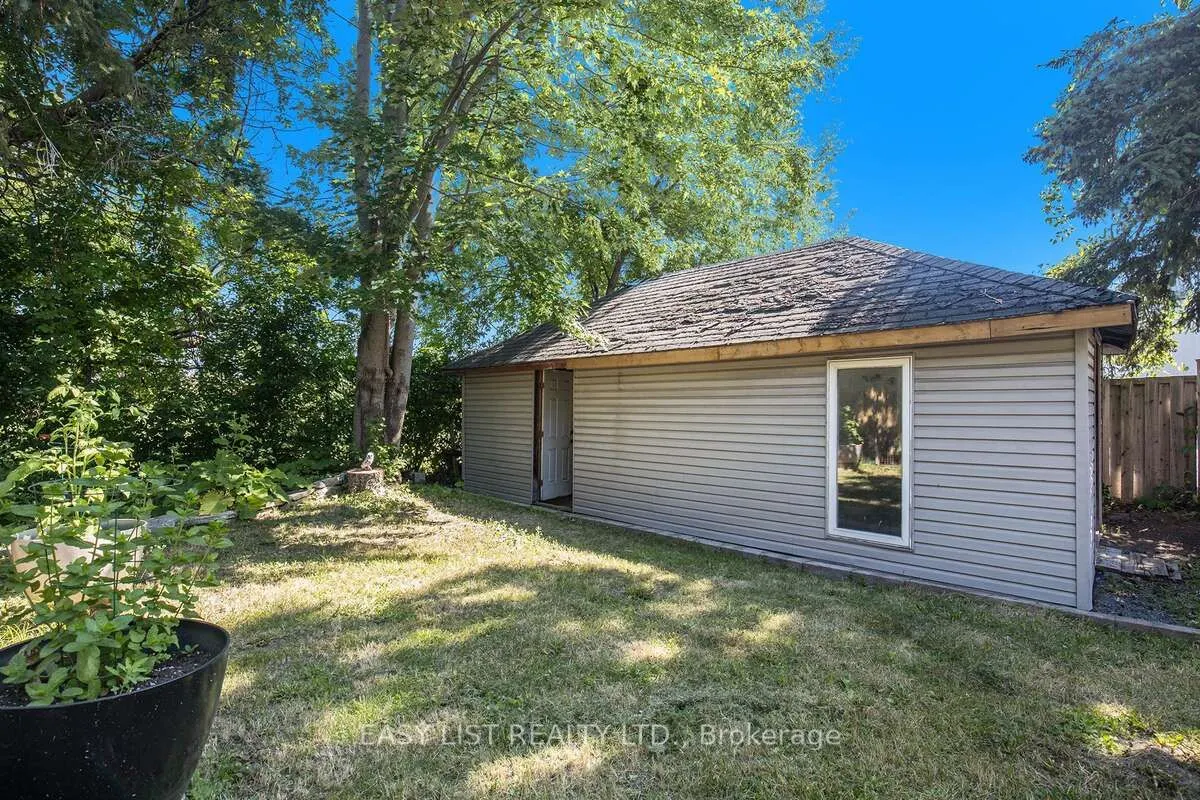 271 MCARTHUR Avenue