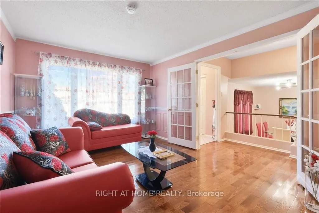 6104 VINEYARD Drive