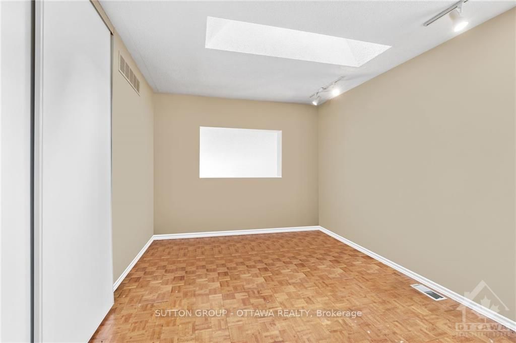 7 ROLSTON Way