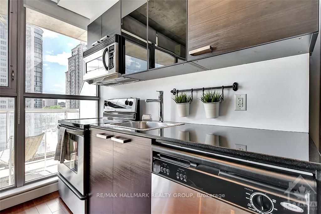 179 GEORGE Street #1004