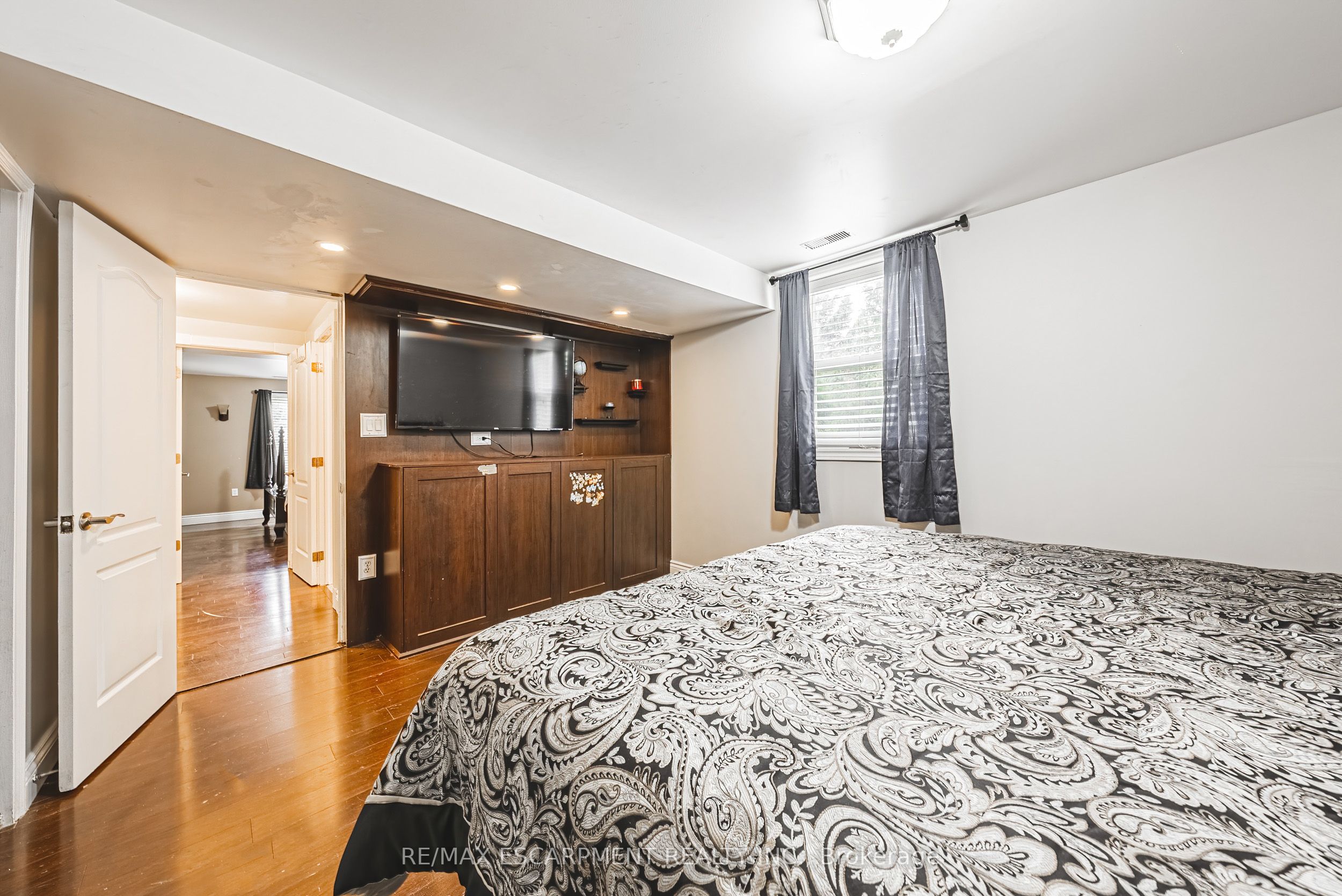 6 Laing Court