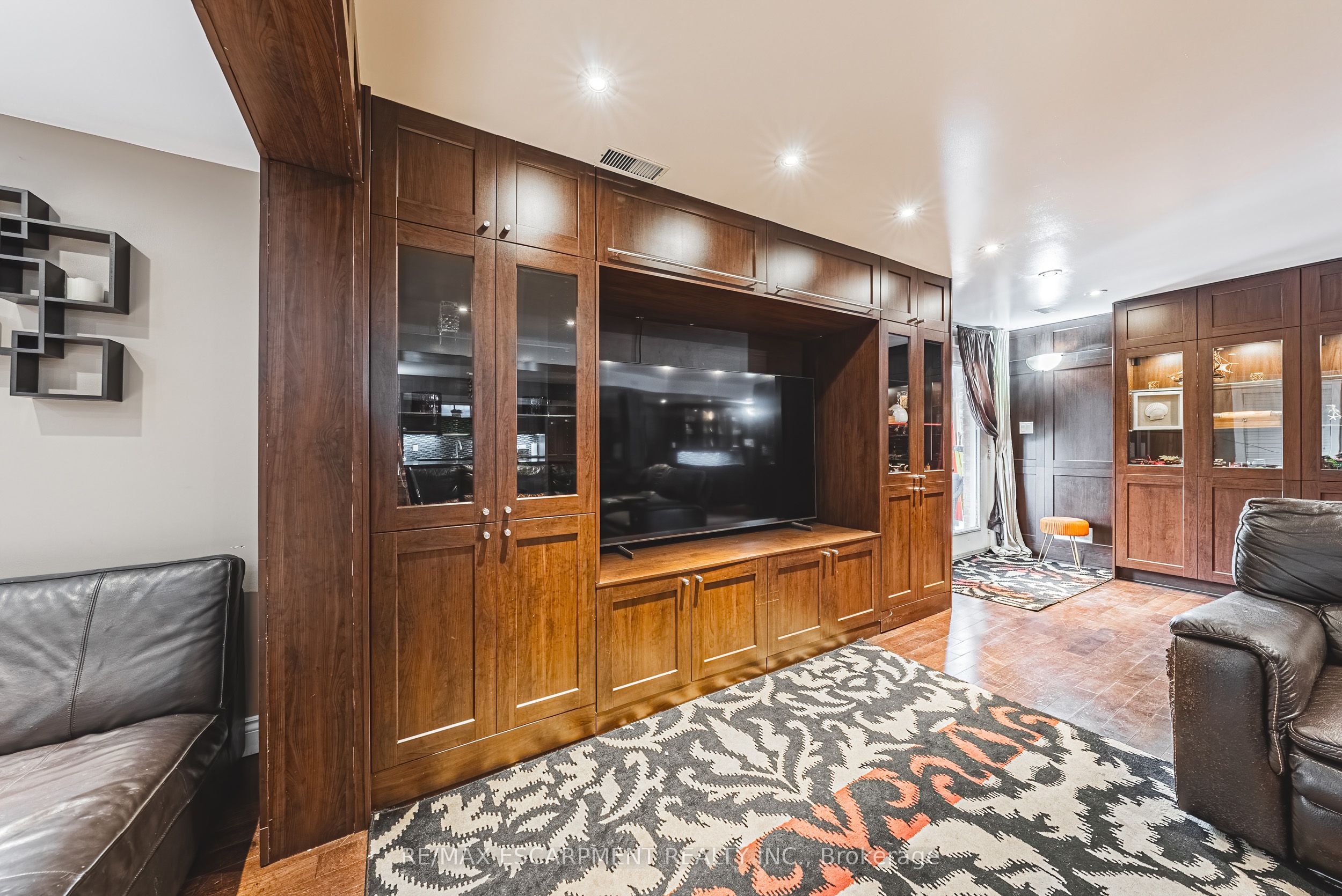 6 Laing Court