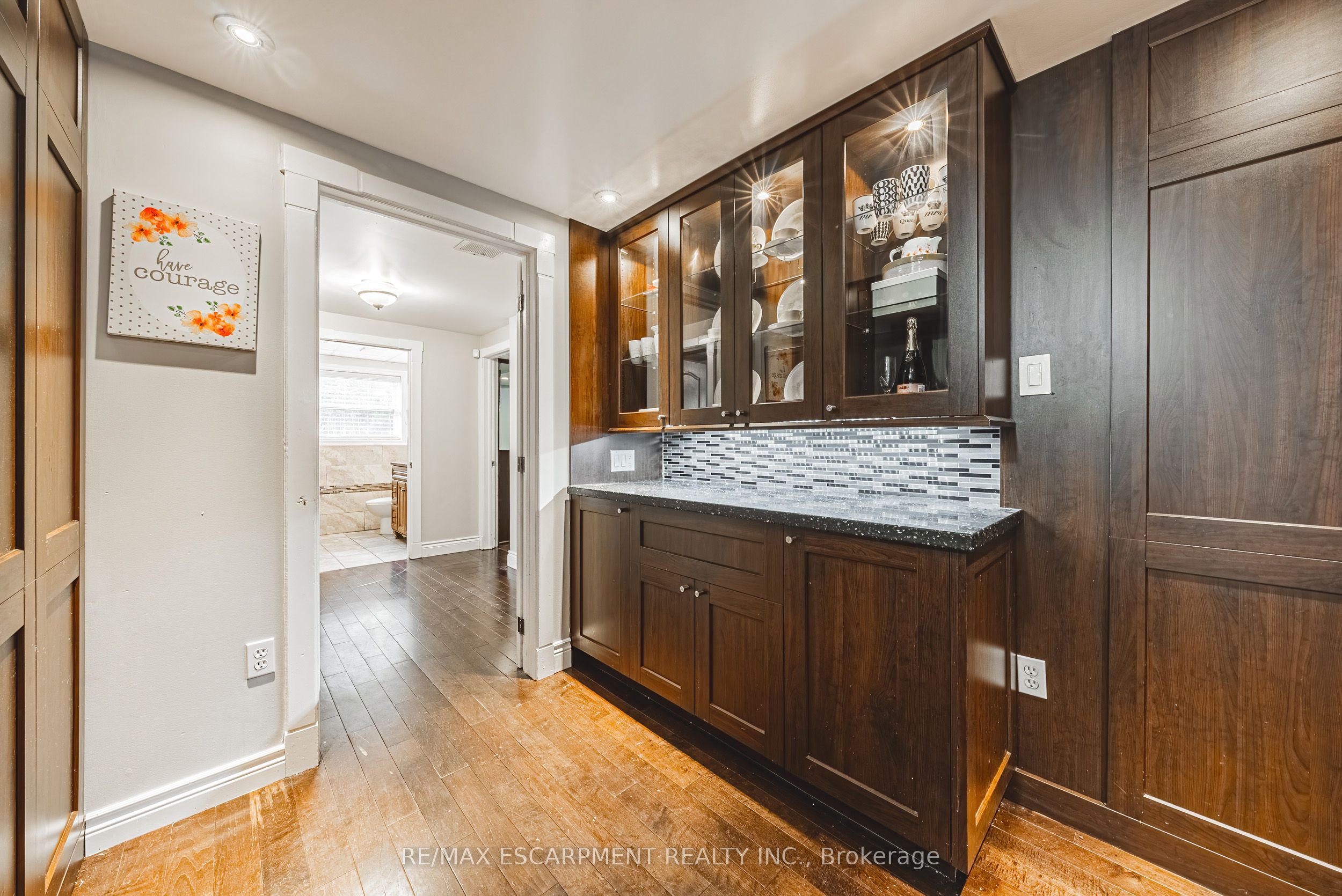 6 Laing Court