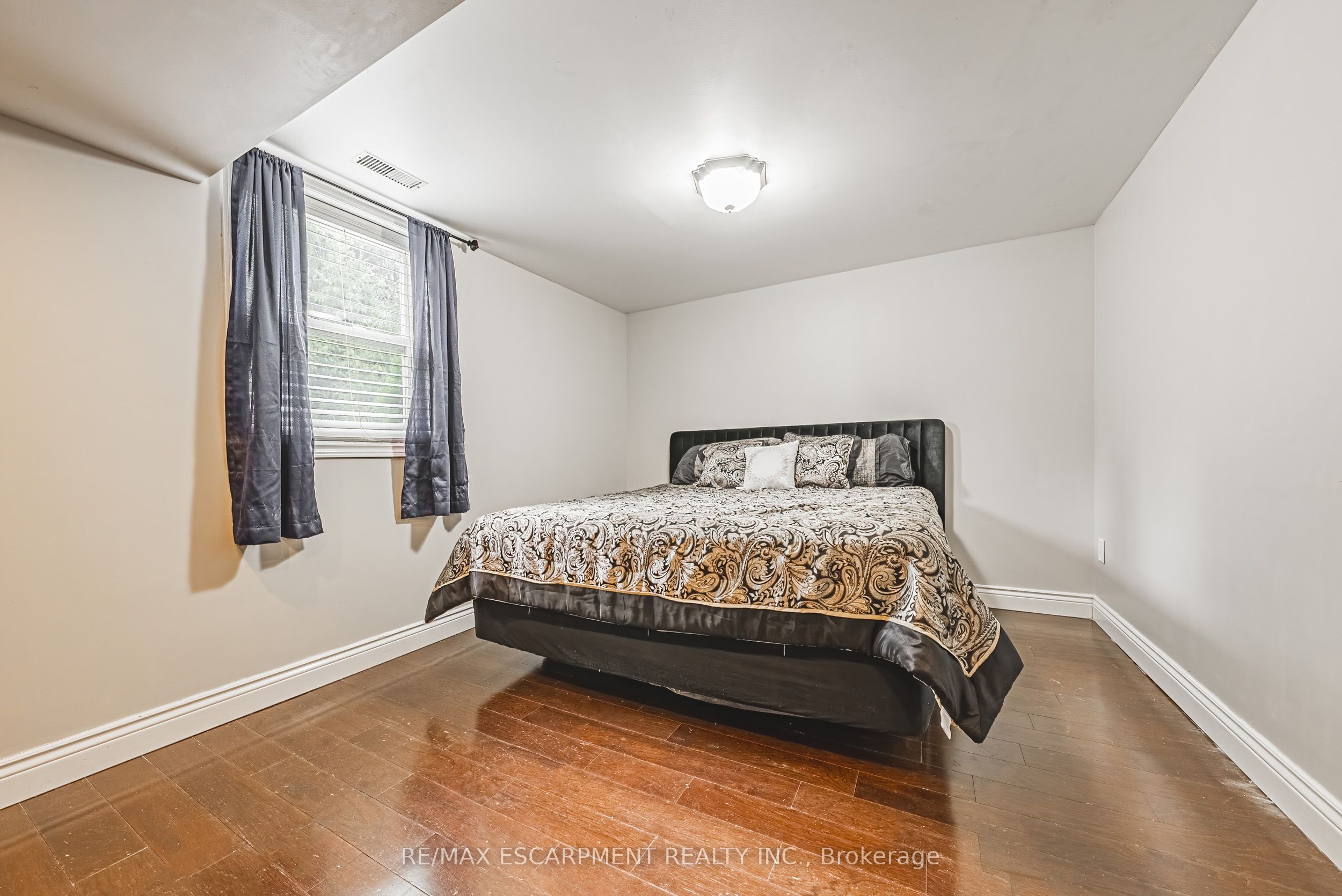 6 Laing Court