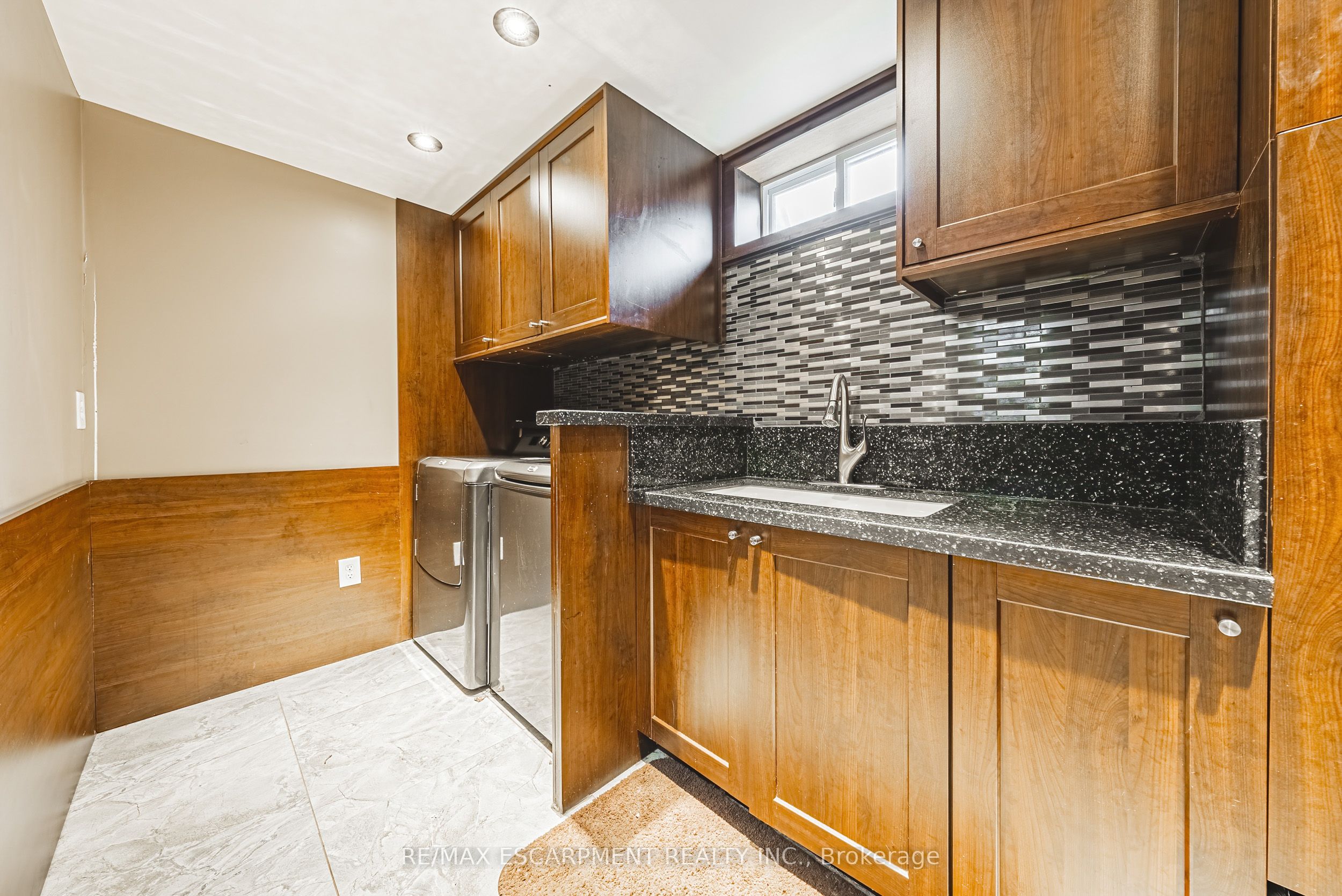 6 Laing Court