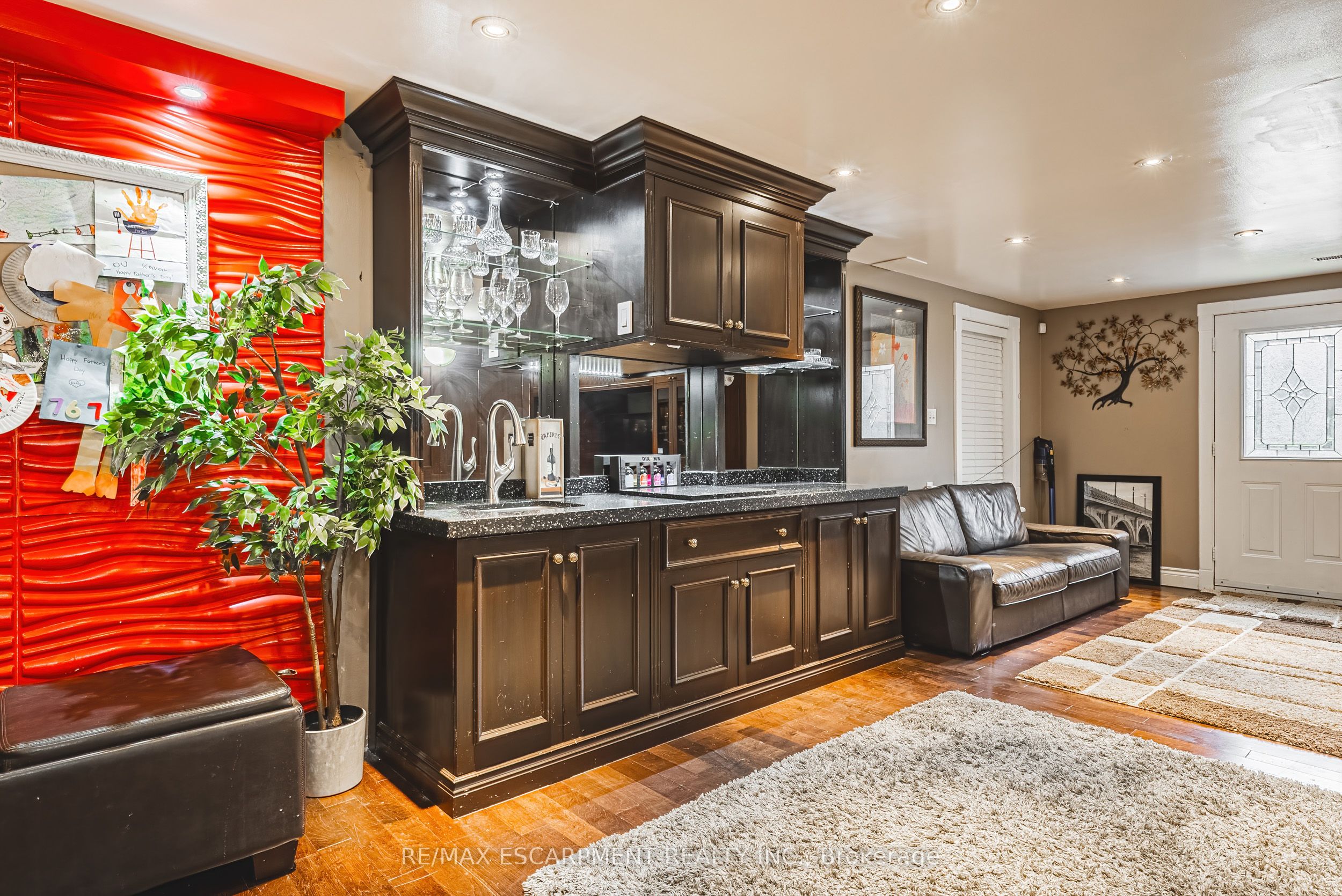 6 Laing Court
