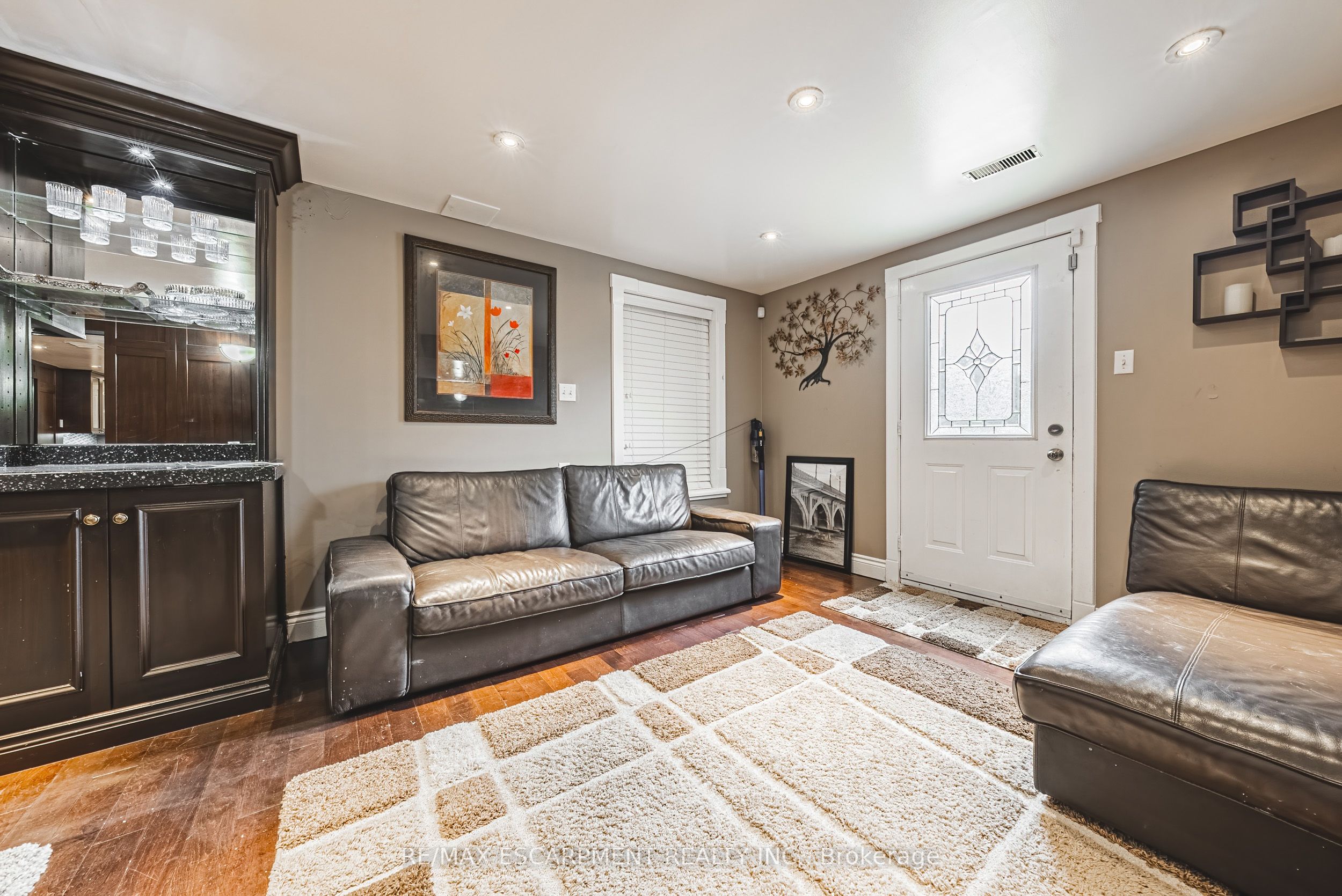 6 Laing Court