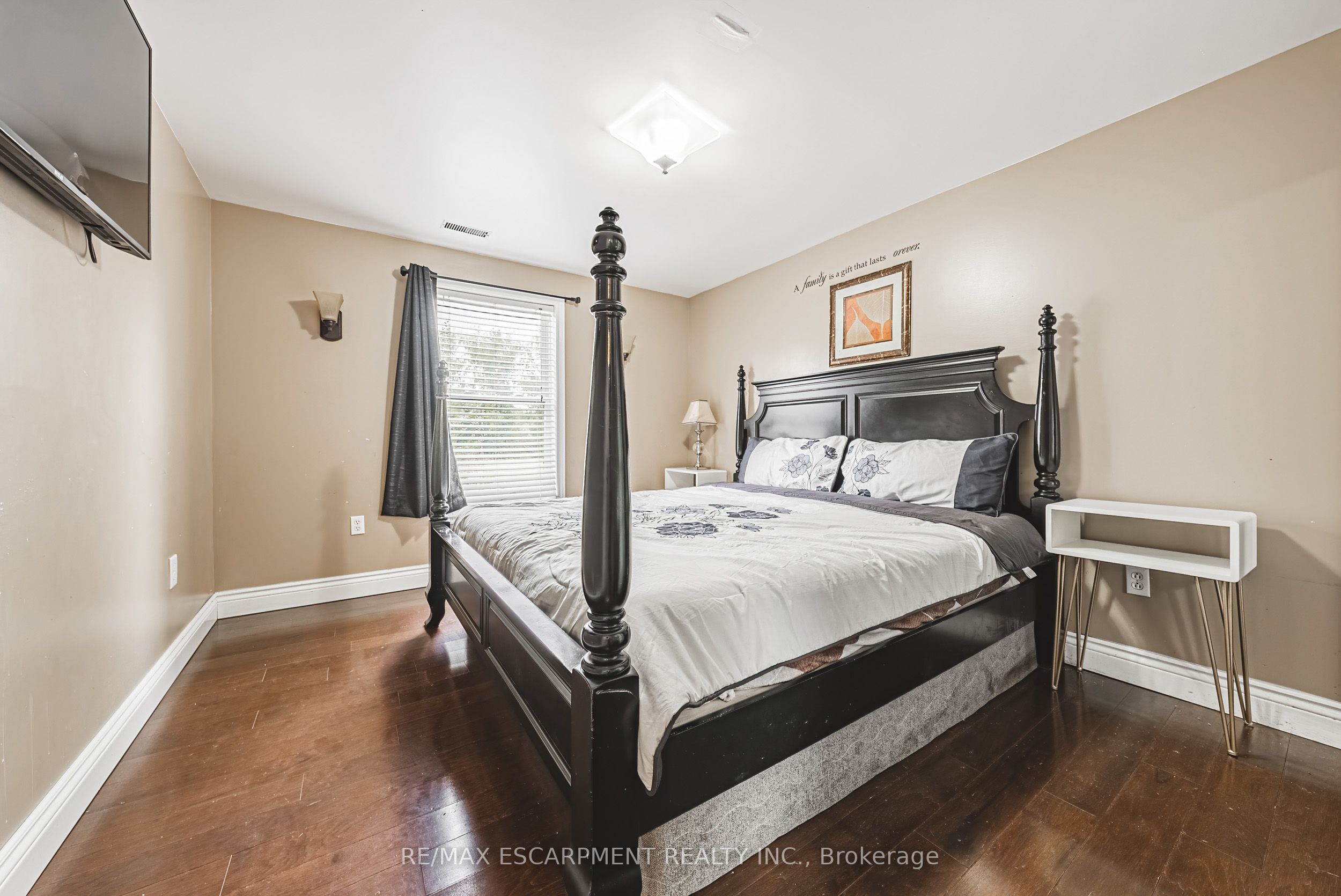 6 Laing Court