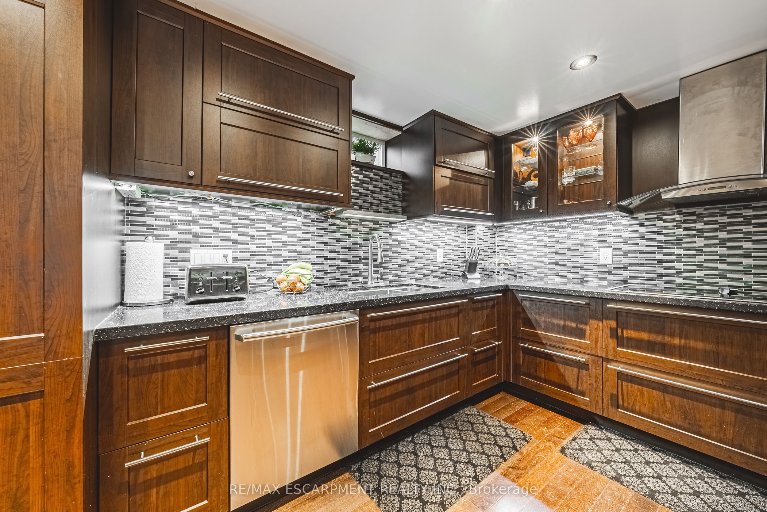 6 Laing Court