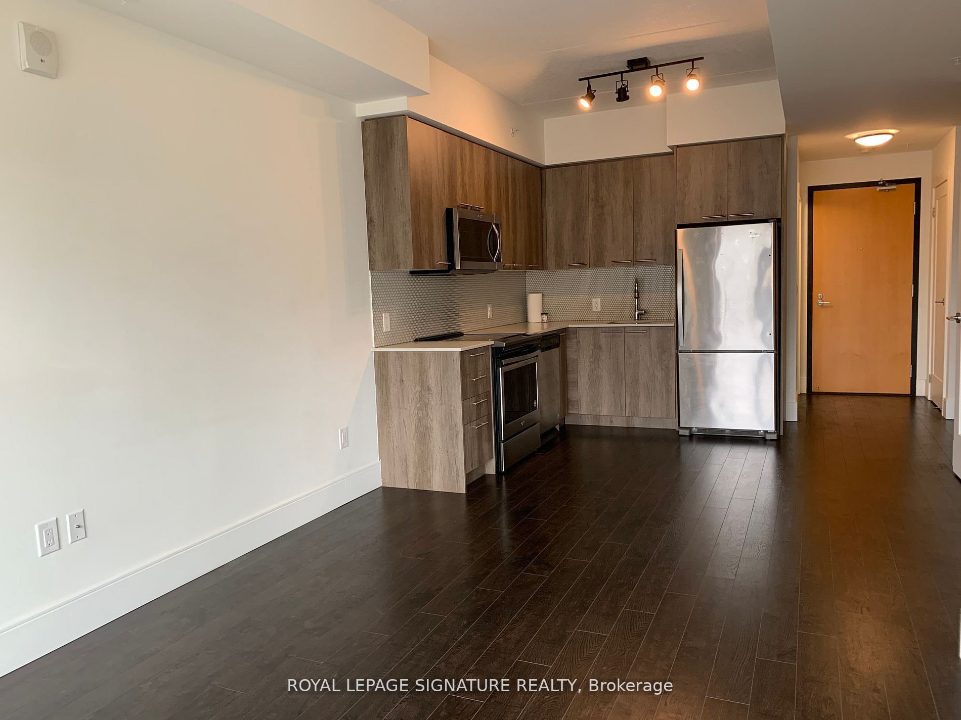 15 Prince Albert Boulevard #307