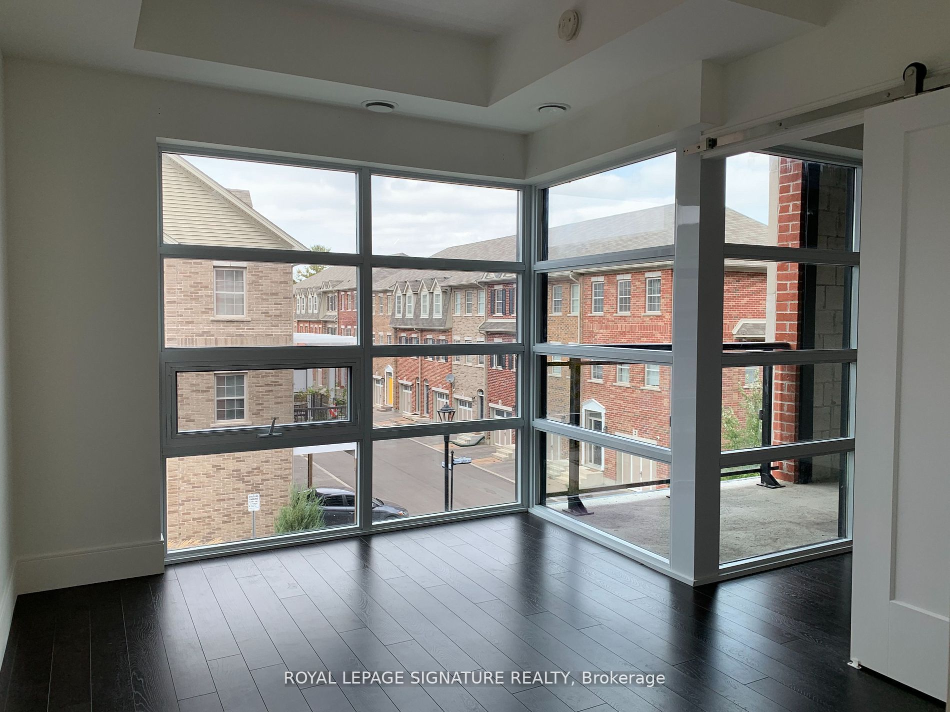 15 Prince Albert Boulevard #307