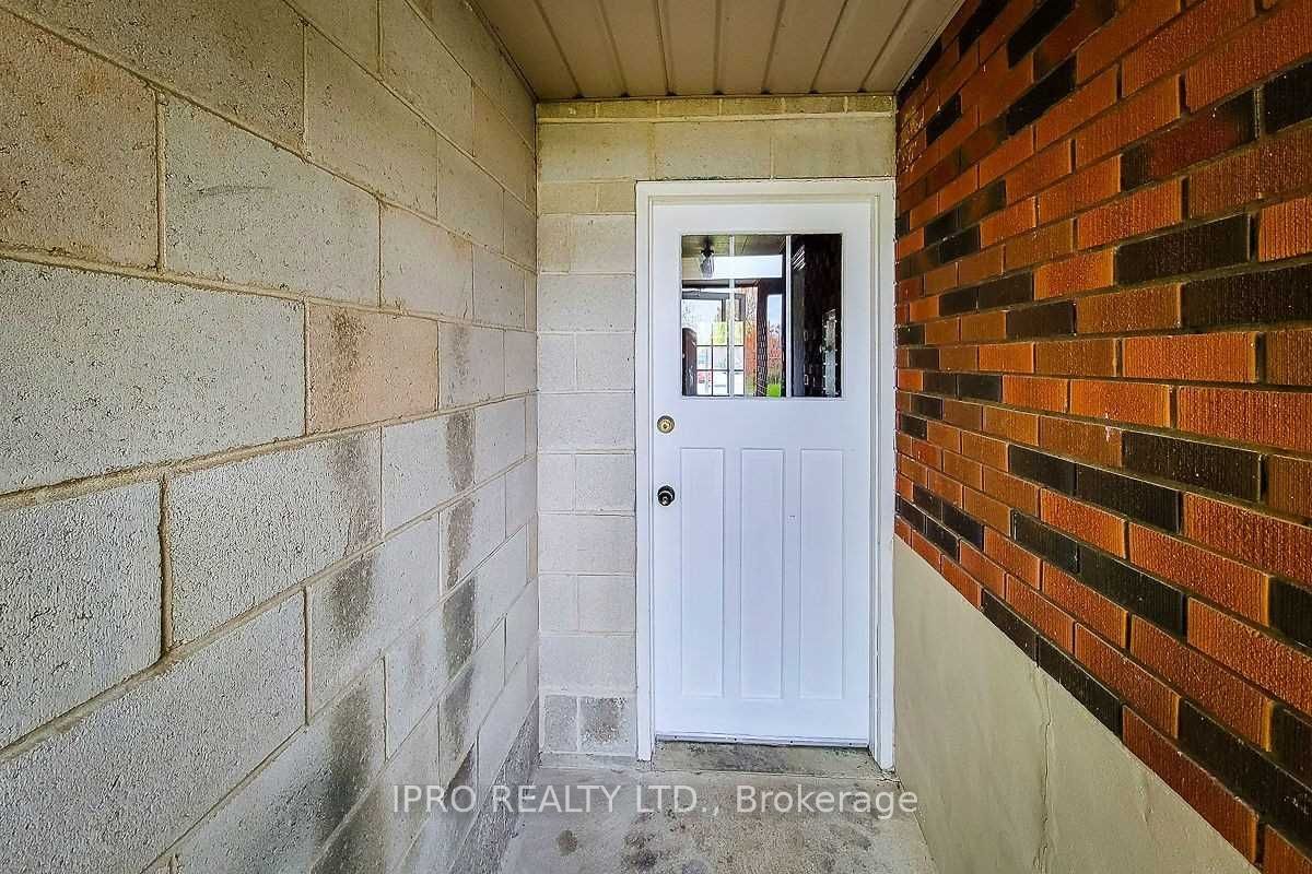 20 Highland Road W