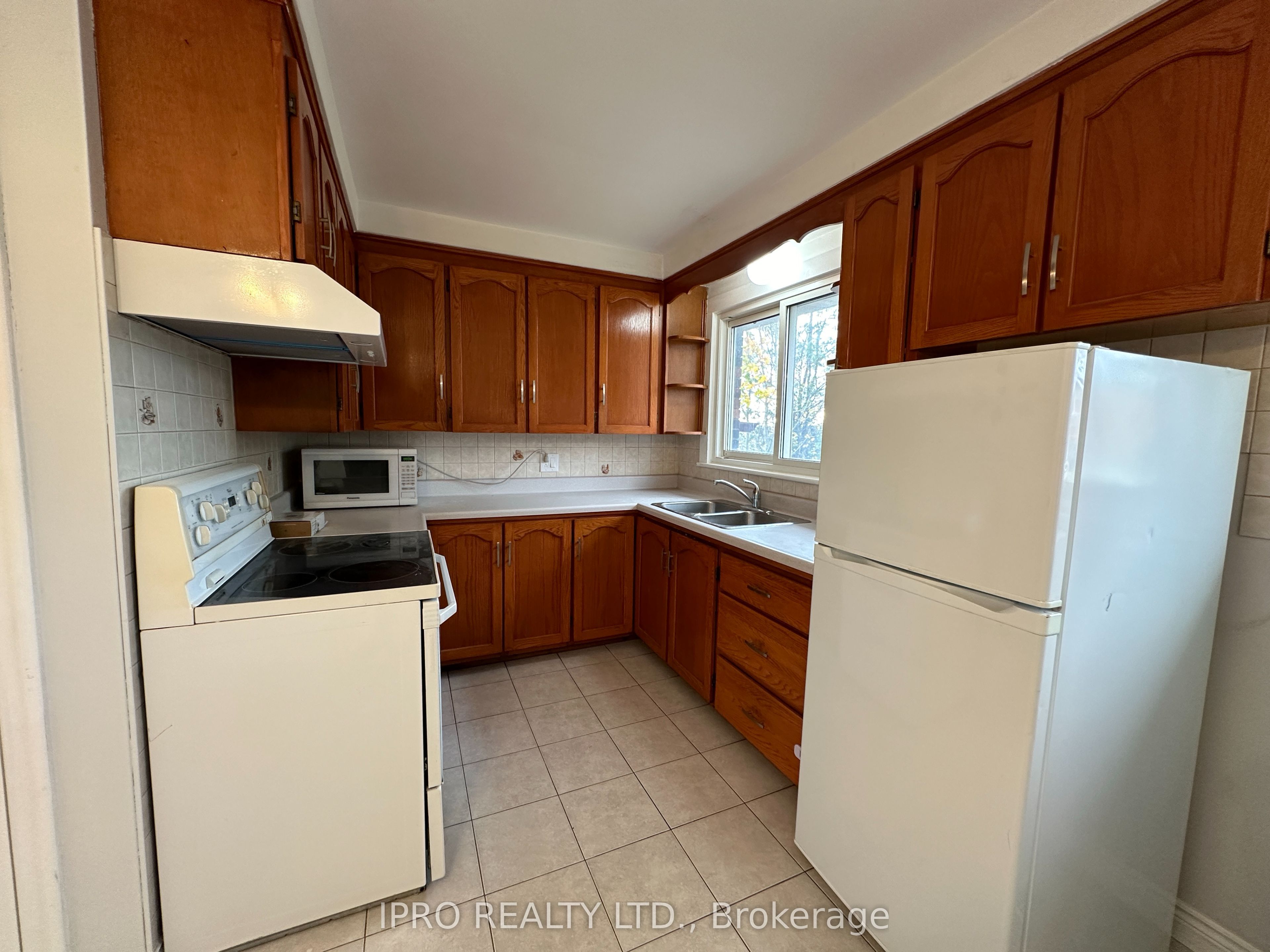 20 Highland Road W