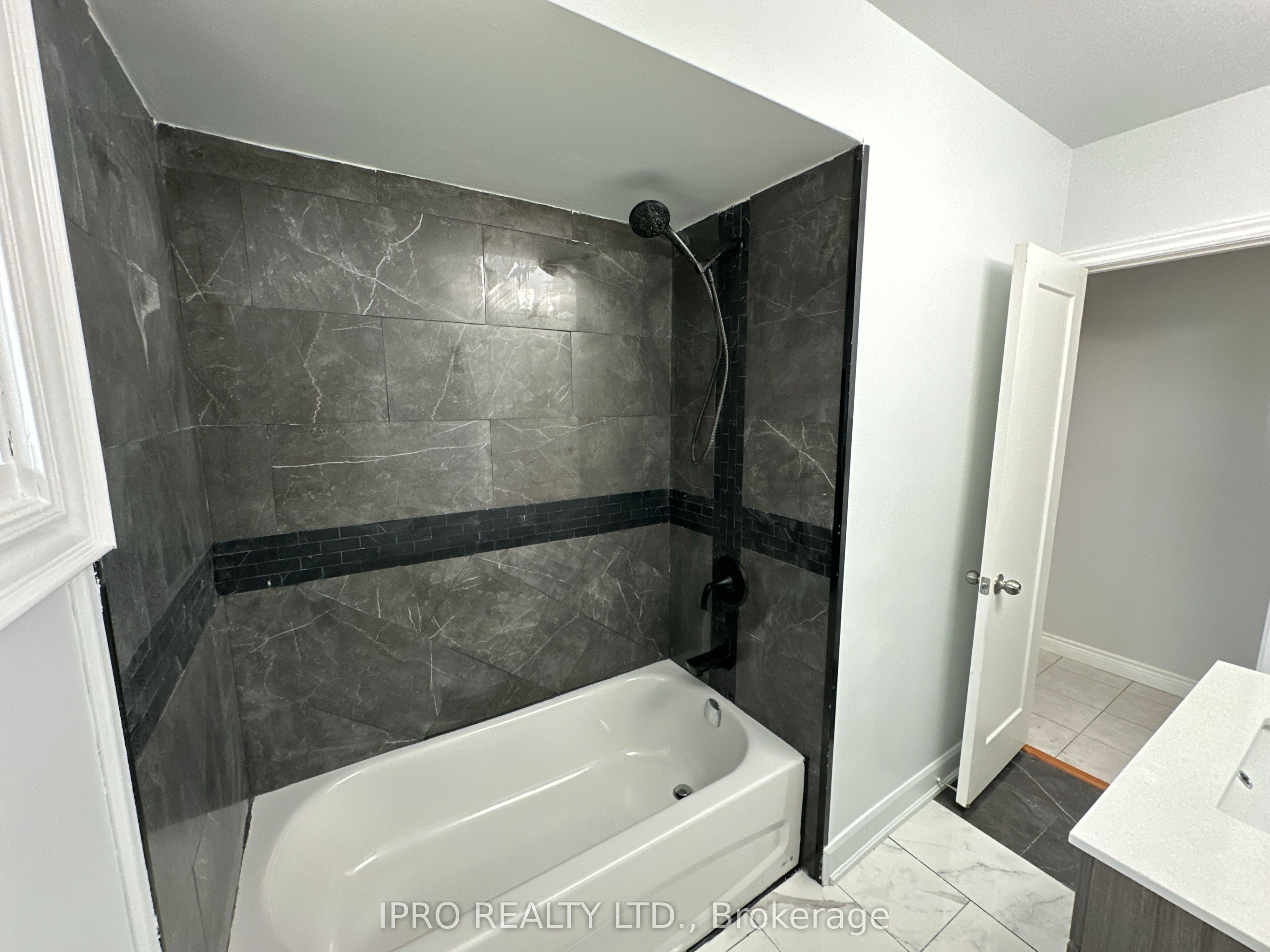 20 Highland Road W