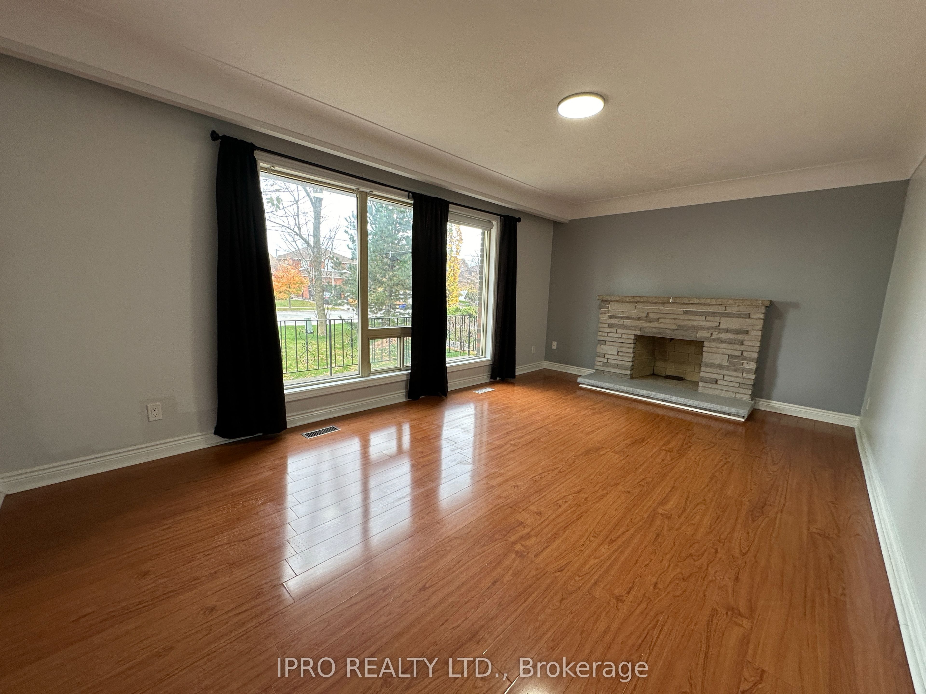 20 Highland Road W
