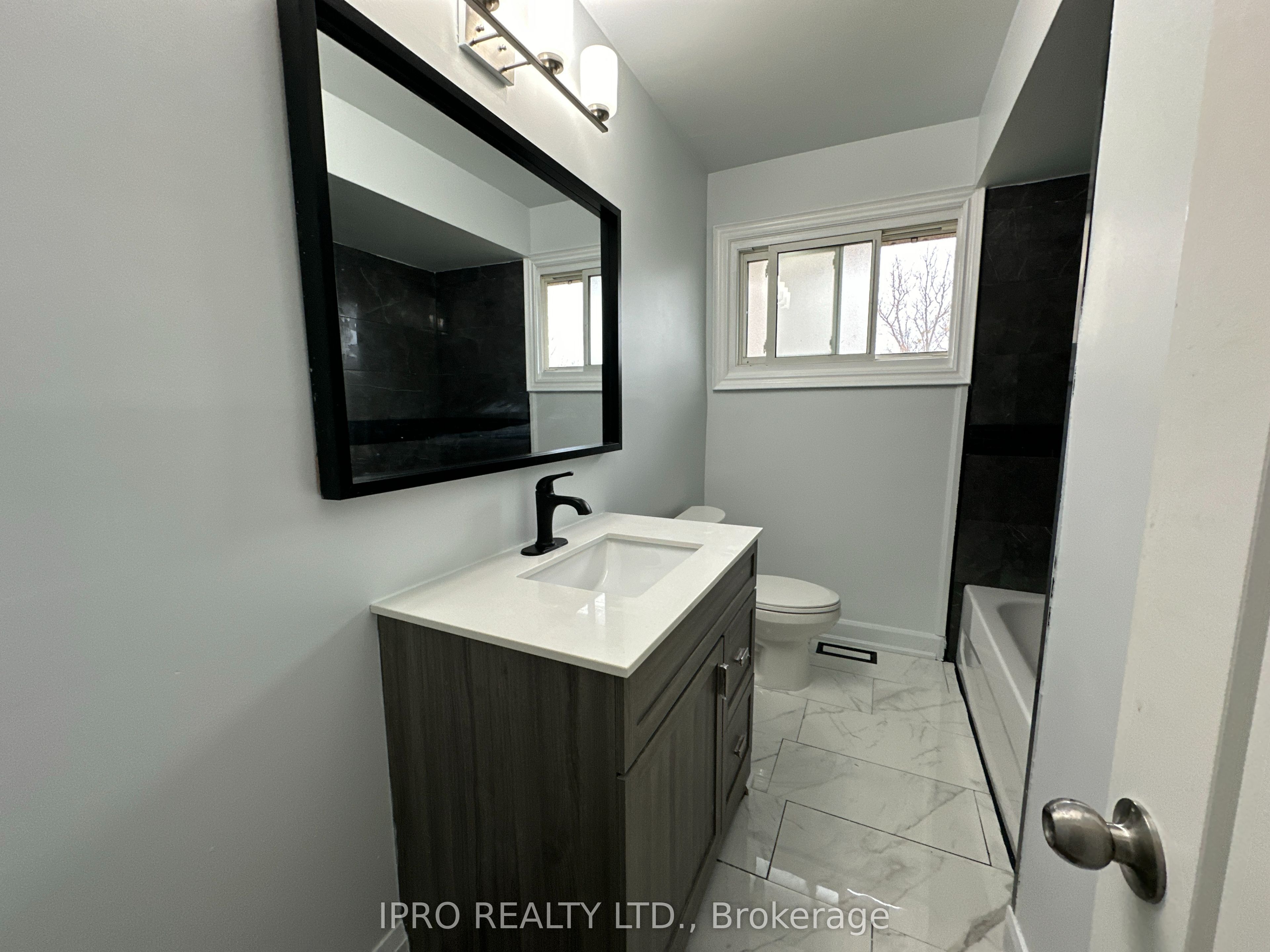 20 Highland Road W