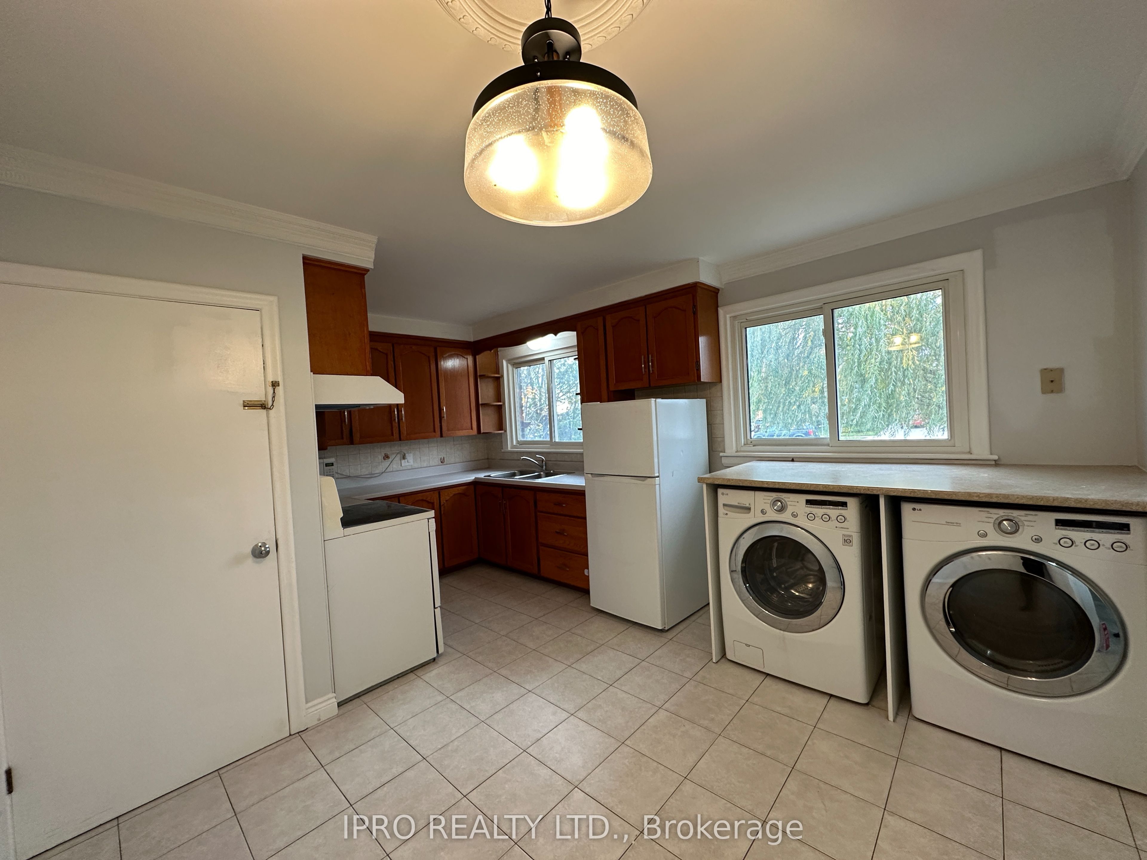 20 Highland Road W