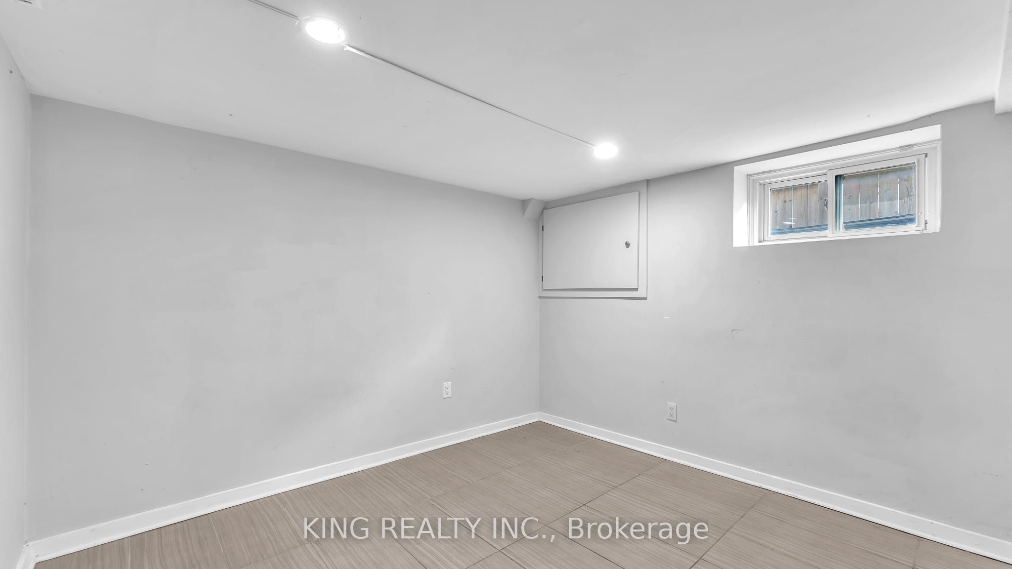 1227 TRAFALGAR Street