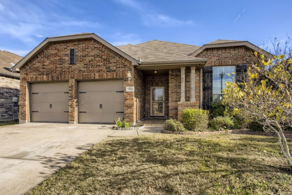 2014 Dripping Springs Drive, Forney