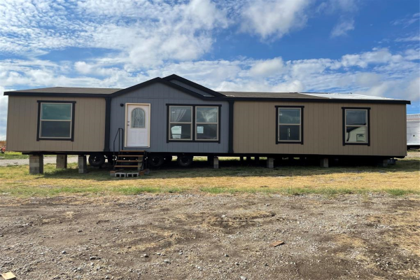 1143 Caroline Court, Howe