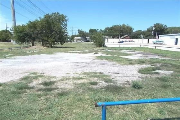 2126 W Main Street, Grand Prairie