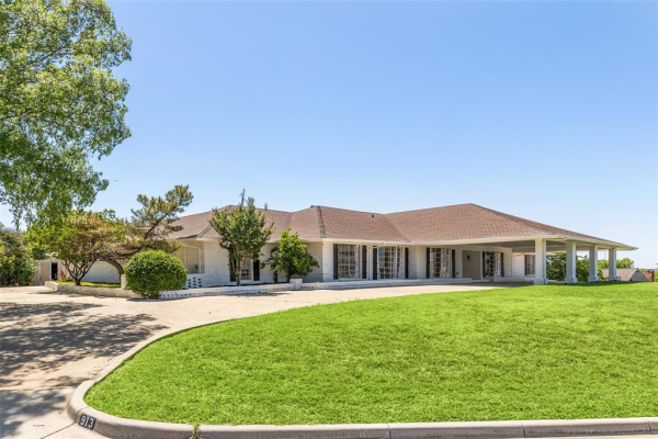 913 Robertson Road, Grand Prairie