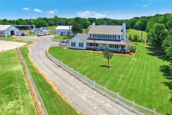 2120 Red Road, Howe