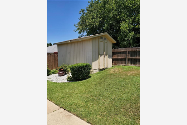 5704 Crowder Drive, Fort Worth
