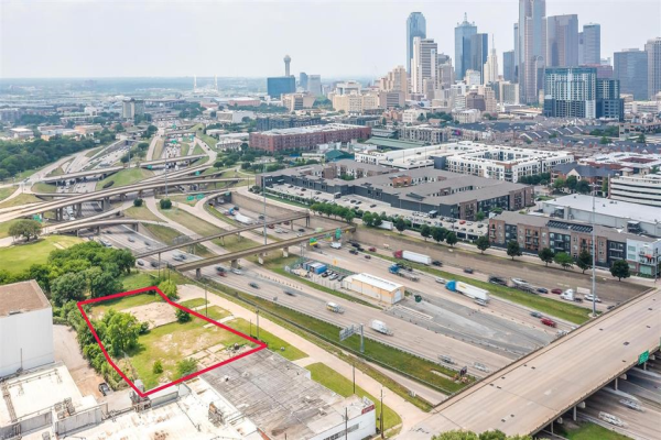 2424 E R L Thornton Freeway, Dallas