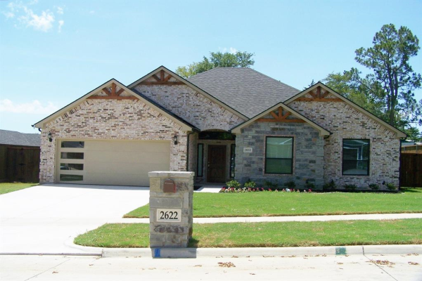 2622 Flora Lane, Denison