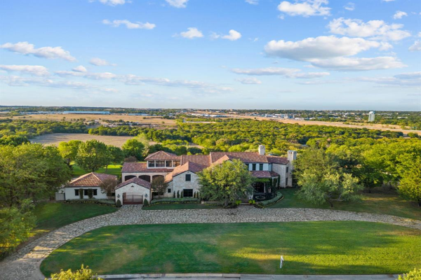 9516 Bella Terra Drive, Fort Worth