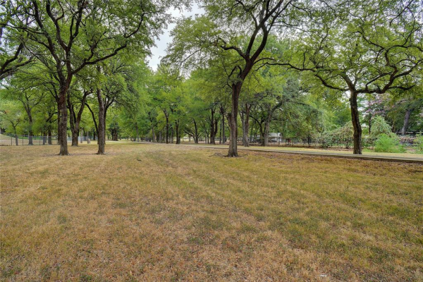 310 Glade Road W, Colleyville