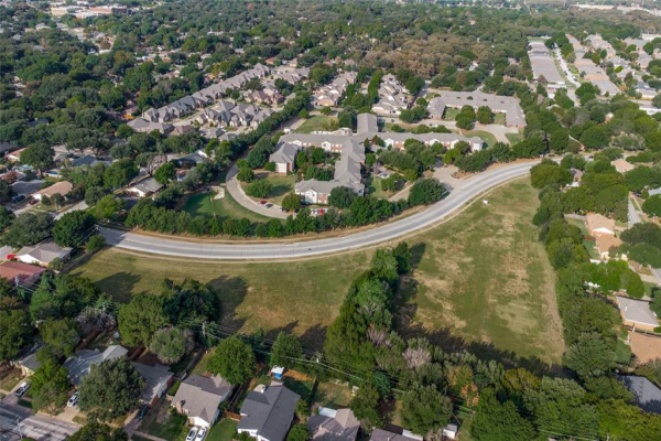 2501 Woodside Drive, Arlington