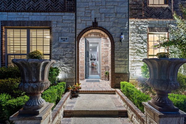 910 Prairie Ridge Lane, Arlington