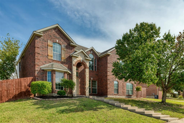 8116 Cripple Creek Drive, Fort Worth