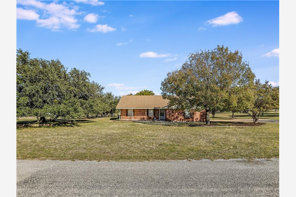 556 W Paloma Court, Fort Worth
