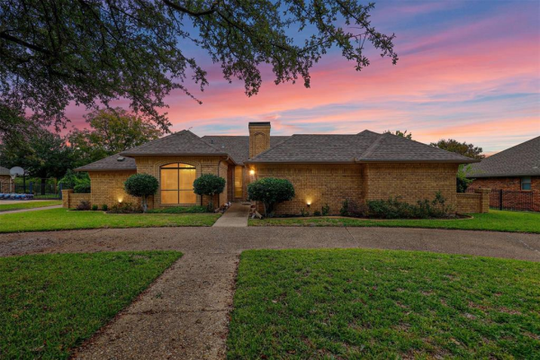 3917 Snow Creek Drive, Fort Worth